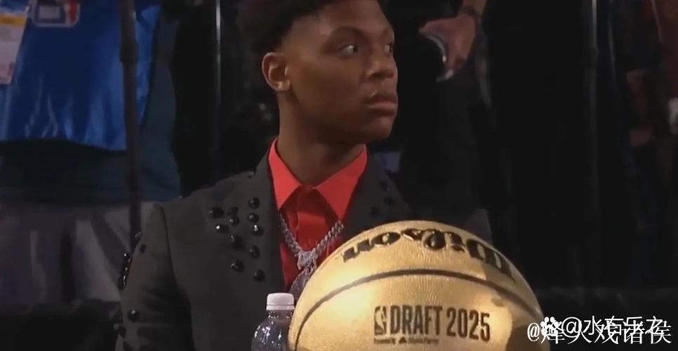 埃斯-贝利手感平平，砍下7分2篮板3助攻