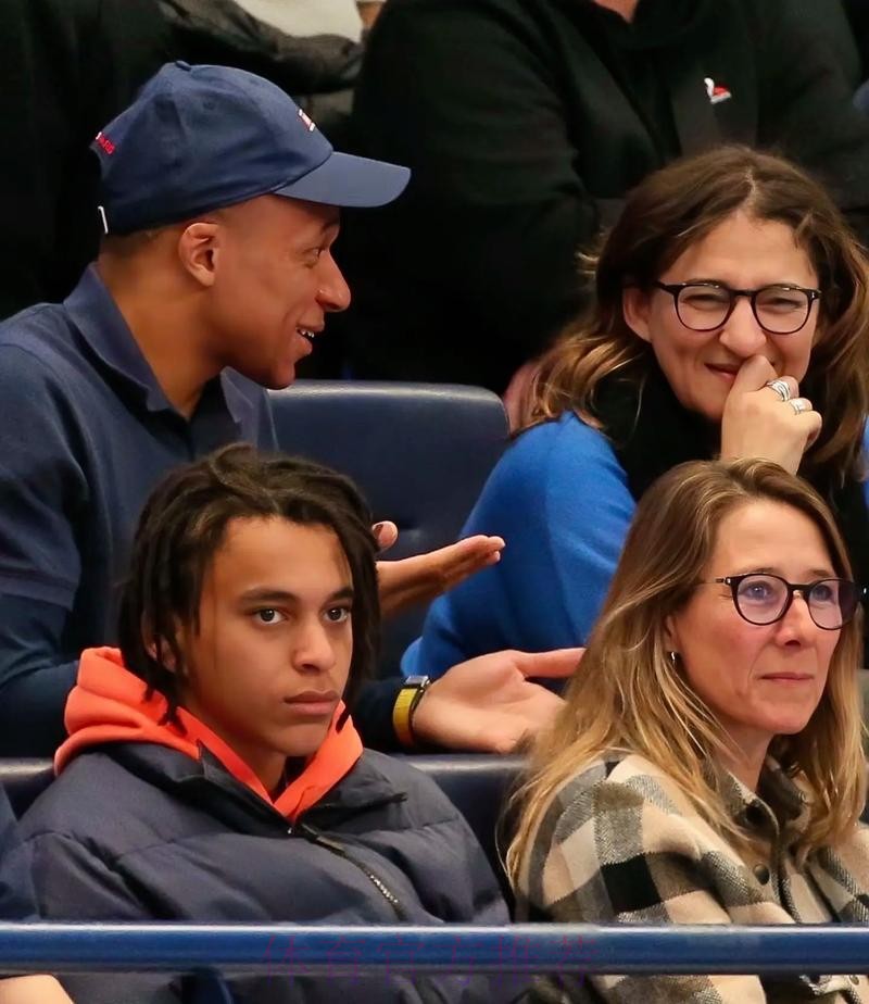 听妈妈的话?姆巴佩母亲担任其经纪人 与皇马开谈